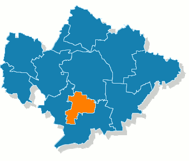 O atrakcyjności położenia geograficznego miasta świadczy jego usytuowanie w widłach rzeki Pilicy i Wolbórki, na Równinie Piotrkowskiej, sąsiadującej ze Wzgórzami Opoczyńskimi, a wchodzącej w skład