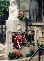 Odwiedzili Polonica... Holandia Premier Jarosław Kaczyński złożył wieniec na grobie generała St. Maczka, a drugi pod krzyżem głównym na Polskim Honorowym Cmentarzu Wojskowym w Bredzie.