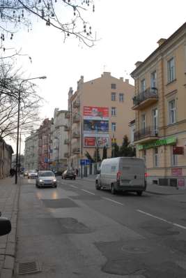 ścisłe centrum Lublina tablica na elewacji kamienicy w Centrum Miasta 150 m skrzyżowanie 3-go Maja / Krakowskie Przedmieście w bezpośrednim sąsiedztwie Lubelski Deptak, Plac Litewski - miejsce