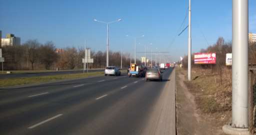 Nośnik usytuowany przy jednej z głównych ulic główny ciąg komunikacyjny, łączących sypialnie Lublina z centrum miasta Tablica ustytuowana pomiędzy ul. Nadbystrzycką, a ul.