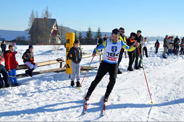 DRA EMILA KOWALCZYKA W BIEGACH NARCIARSKICH Niezwykle piękna pogoda przywitała w Przywarówce amatorów narciarstwa biegowego w ramach naszej gminnej imprezy VII Memoriału im.