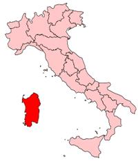 jest drugą co do wielkości wyspą na Morzu Śródziemnym, stanowi część Włoch. Znaczną część wyspy zajmują góry i płaskowyże.
