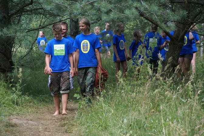 UCZESTNICY AKCJI W 2014 ROKU W pierwszej edycji Akcji Dzikie Mazury (2014) brało udział około 300 harcerzy i harcerek z trzech organizacji- ZHR, ZHP i HROŚ, zgrupowanych w 7 obozach.