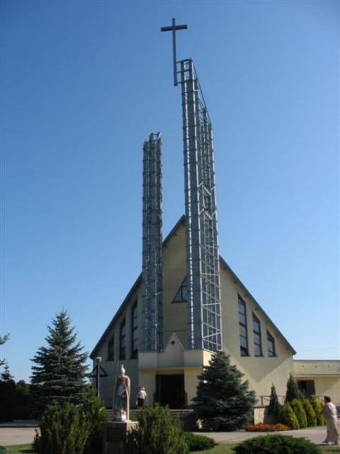 ) oraz zbawienie i życie wieczne dzięki zmartwychwstaniu Jezusa Chrystusa. Świętą Księgą jest Biblia.