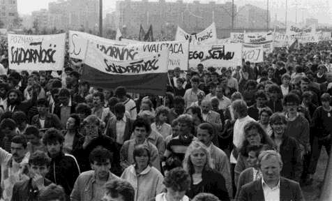 wiedzieć, że Janek konspiruje. Ma być Papież, to obowiązkowo trzeba przyjechać, a najlepiej zatrzymać się u rodziny. Osobiście również wybrałem się na mszę do Gdańska.