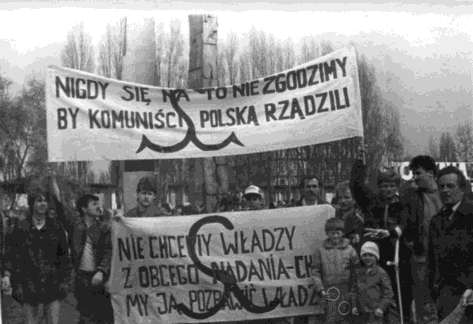 W związku ze zmieniającą się sytuacją grupa stocznio zajęła się głównie organizowaniem manifestacji i wieców.