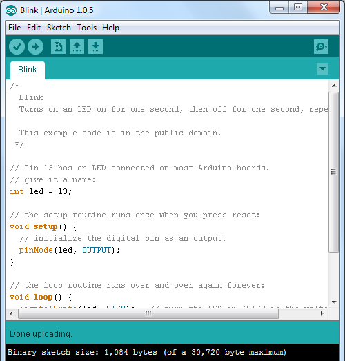 4.8 Wgrywanie programu do Robota Arduino Kliknij przycisk, który zaznaczony został czerwoną strzałką (lub zamiennie wybierz z menu: File > Uploading to I/O board ), aby wgrać wybrany program do