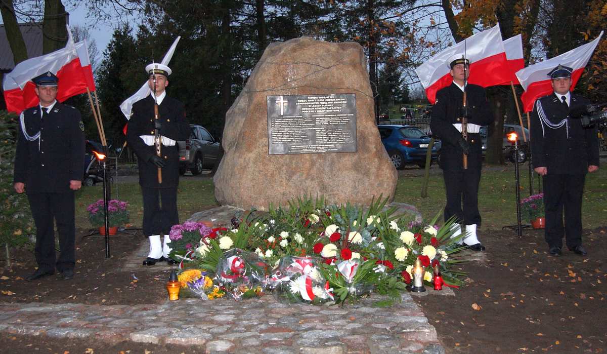 Ł 0o RADY I WÓJTA GMINY KOSAKOWO Dębogórze, Dębogórze Wybudowanie, Kazimierz, Kosakowo, Mechelinki, Mosty, Pierwoszyno, Pogórze, Rewa, Suchy Dwór Nr 11/2009 Kosakowo, listopad 2009 roku egzemplarz