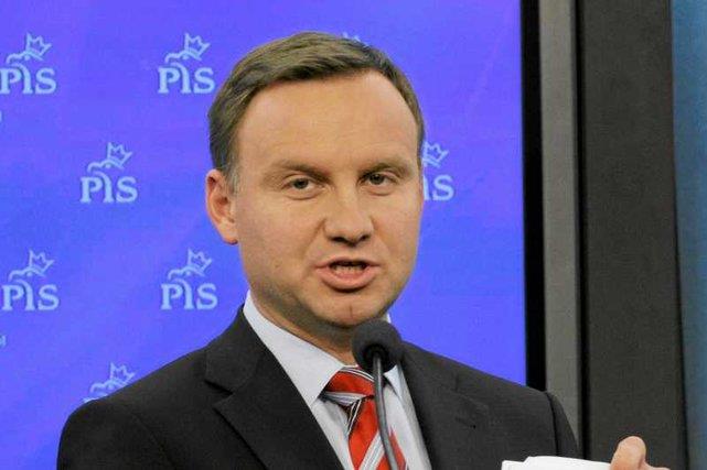 Andrzej Duda - 51,55 %, Bronisław Komorowski - 48,45 proc. uprawnionych do głosowania. W numerze: Wszyscy Przyjaciele Powiatu - str. 2 Co słychać w Miechowie - str. 3 Felieton polityczny I - str.