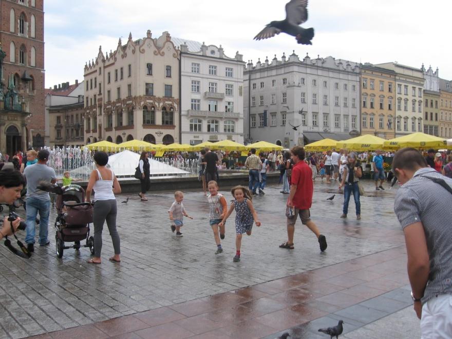 ŁAD ARCHITEKTONICZNY, FUKCJONALNY, ESTETYCZNY ZRÓWNOWAŻONA MOBILNOŚĆ OCHRONA CENNYCH KULTUROWO OBSZARÓW PROMOCJA ZACHOWAŃ PROEKOLOGICZNYCH REDUKCJA NATĘŻENIA RUCHU NA OBWODNICY REDUKCJA 2/3