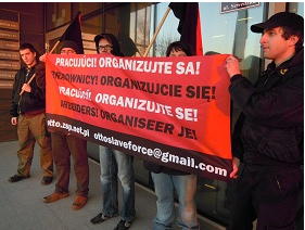 WWW.ZSP.NET.PL ZAPŁATA WIOSNA 2012 7 2010 ZSP organizuje akcje solidarnościowe z siostrzanym związkiem, FAU z Niemiec, który walczy o prawo do nazywania siebie związkiem zawodowym.