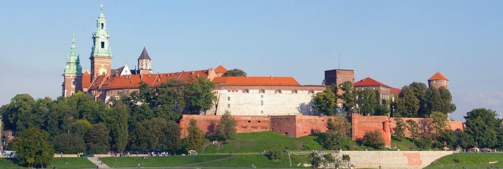 Powierzchnia Zamku Królewskiego na Wawelu: 7 040 m² W magazynach dystrybutorów znajduje się bardzo szeroki asortyment części zamiennych. W przypadku największych firm nawet 250 tys.
