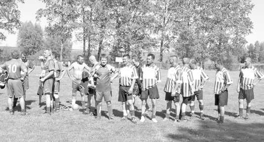 ROZMAITOŚCI Festyn rodzinny w Wielkich Walichnowach Dnia 25 maja w niedzielę, na boisku w Wielkich Walichnowach, odbył się Turniej Piłki Nożnej Oldbojów połączony z Festynem Rodzinnym.