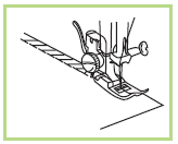 ubrań. Również można go stosować do szycia grubszych tkanin oraz łączenia brzegów dwóch materiałów. Stosuj stopkę uniwersalną. ŚCIEG POTRÓJNY PROSTY służy głównie wzmacnianiu szwów.