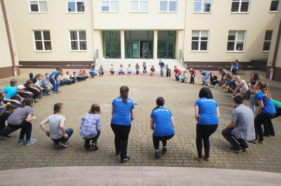 sprawnościowe, nauka prostych układów tanecznych przy muzyce; warsztaty dla wszystkich