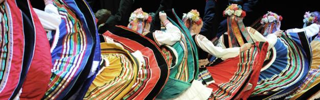 2013 TAŃCE POLSKIE W DWORKU BIAŁOPRĄDNICKIM ZAŁOŻENIA Zajęcia realizowane w ramach Mistrzowskich Warsztatów Tańców Polskich są kierowane do instruktorów, choreografów i tancerzy pracujących w