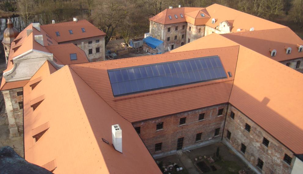 Pocysterski Zespół Klasztorno-Pałacowy XIII/XVII w. w Rudach Kompleksowe wykonanie instalacji wewnętrznych, w tym instalacji solarnej o łącznej pow. 102 m 2 posadowionej na dachu jednego z budynków.