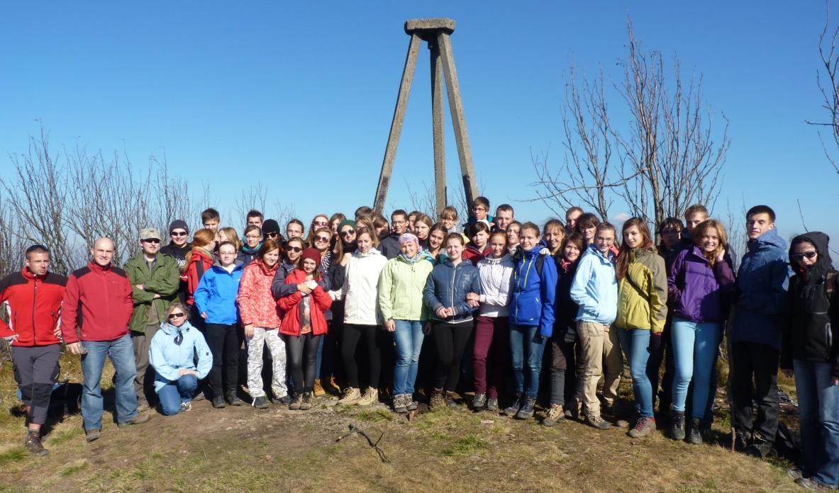 Zejście do Smerka przez Okrąglik (1101 m n.p.m.) i Fereczatą (1102 m n.p.m.) przebiegało dość spokojnie do momentu, aż jedna z uczestniczek zorientowała się, że podczas ostatniego postoju na Fereczatej zostawiła aparat fotograficzny pośród zarośli.