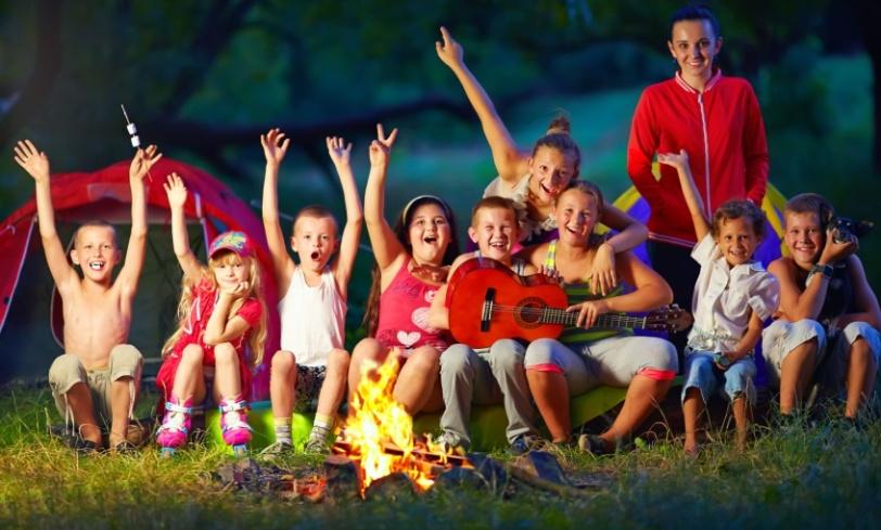 TRAMP CAMP SZKOLENIA - OBOZY Survivalowe - ZIELONE SZKOLY Udział w Tramp Campie ma na celu ciekawe i aktywne spędzenie czasu na świeżym powietrzu, naukę pracy