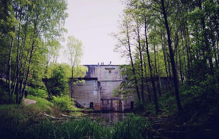 TRAMP CAMP SZKOLENIA - OBOZY Survivalowe - ZIELONE SZKOLY Proponowane zadania Wyzwanie na wysosciach przeprowadzenie zadania w oddalonym o 20 minut Leśniewie, w porzuconej w 1945 roku śluzie mającej