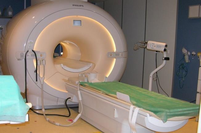 Zakład Radiologii 3 Aparaty MRI - w tym jeden 3 T 4 Tomografy komputerowe - w tym jeden 64 rzędowy i jeden 128