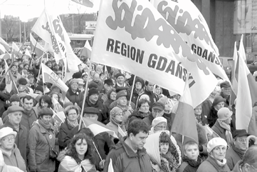 ZWIĄZEK SP JRZENIE Bez przełomu 26 Krajowy Zjazd Delegatów NSZZ Solidarność za nami. Nie przyniósł przełomu, ale chyba też nikt takowego nie oczekiwał.