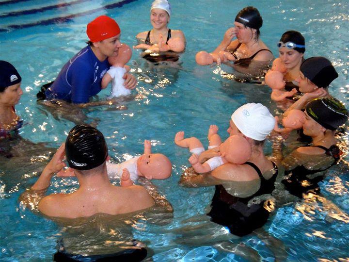 Woda ozonowana czy chlorowana? Panuje powszechne przekonanie, że woda ozonowana nie wysusza skóry dziecka i jest bezpieczniejsza.