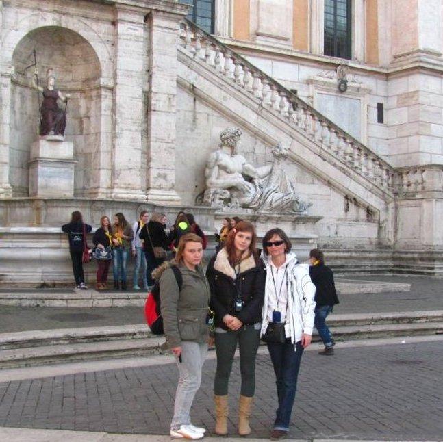 Kolejnego dnia podziwialiśmy bogactwo muzeów watykańskich - zbiory świata starożytnego i chrześcijańskiego. Zachwycaliśmy się dziełami Michała Anioła i Rafaela.