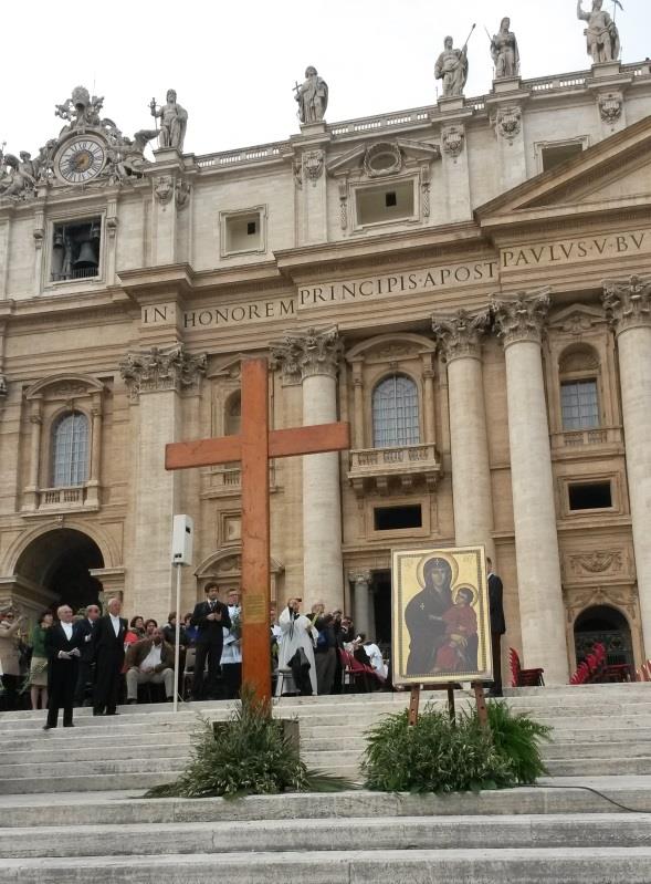 Przejęcie Krzyża i Ikony przez polską młodzież W skład delegacji weszli przedstawiciele wszystkich polskich diecezji, po dwie osoby delegowane z każdej diecezji.