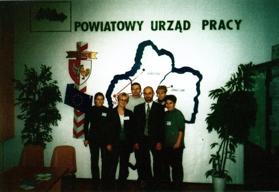 WSPÓLNE PROGRAMY 2001 r. W październiku 2001 r. rozpoczęto wymianę stażową pracowników urzędów pracy z obu stron Odry.