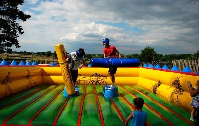 Gladiatorzy Zręcznośd i równowaga decydują, kto zostanie zwycięzcą. Nie martw się lądowanie zawsze jest miękkie.