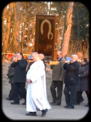 P eregrynacja obrazu Matki Bożej Jasnogórskiej w naszej parafii to uroczystość, która miała miejsce w dniach 12 i 13 marca 2014 roku.