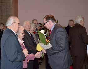 Medal za długoletnie pożycie małżeńskie w imieniu prezydenta RP wręczył jubilatom wicewojewoda Andrzej Pilot małżeństwa świętowały swoje 50-lecie, czyli Złote Gody.