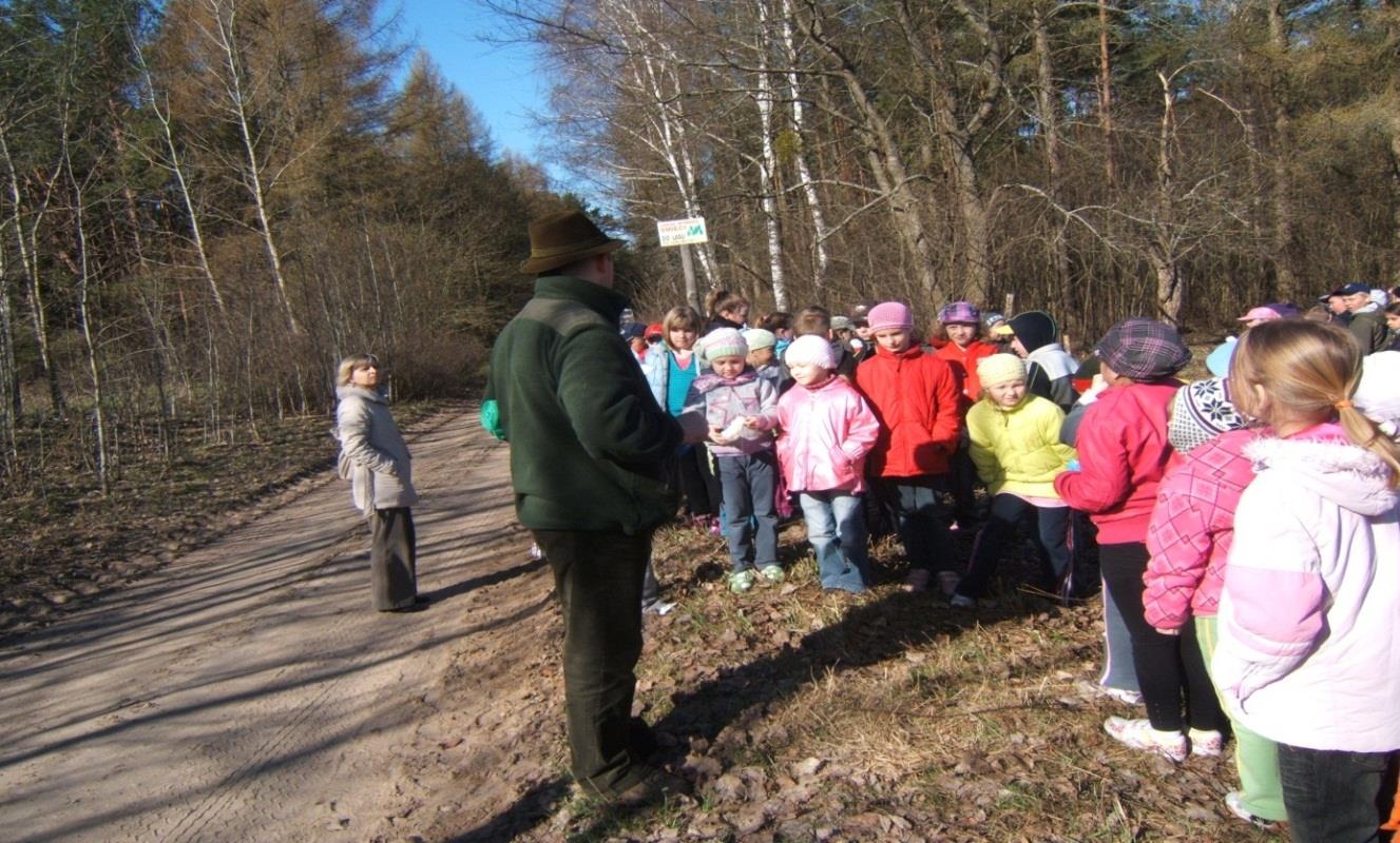 Udział w ogólnopolskich akcjach ekologicznych: - Jesienne Sprzątanie Świata Lasy to