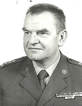 Płk mgr inż. Tadeusz Kacprzyk urodził się 9 września 1928 roku w Łochowie pow. Mława.