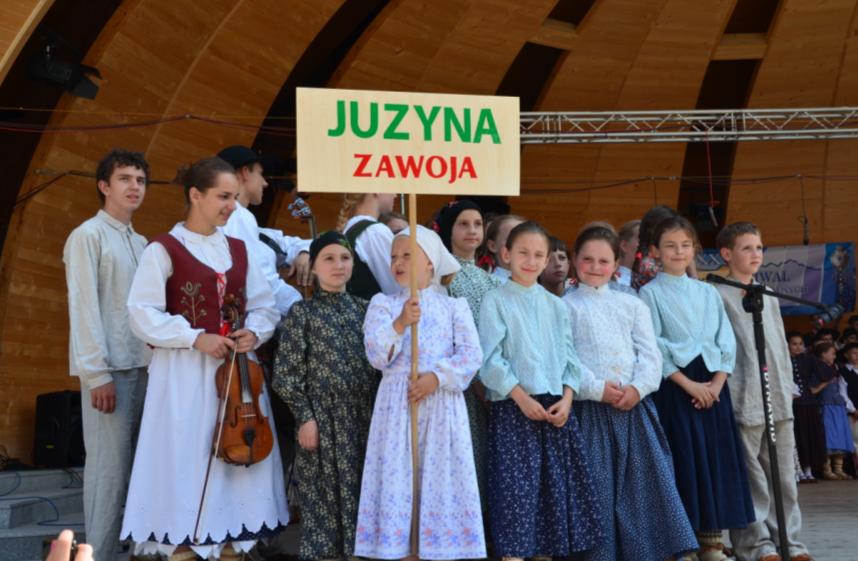 POLSKA / Zawoja Babiogórcy Zespół Regionalny JUZYNA Zespół działa o przy Babiogórskim Centrum Kultury od 1992 roku prezentując bogaty i ciekawy folklor Górali Babiogórskich.