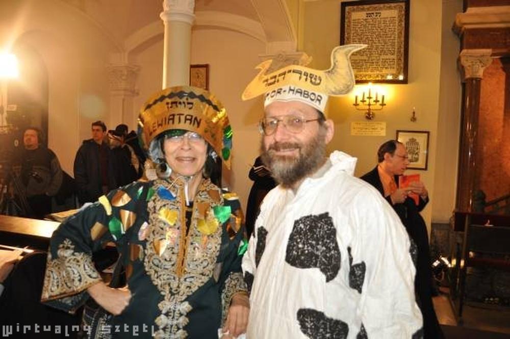 Purim to święto wielkiej radości i ufności w to, że Bóg wybawia naród Izraela. Zakazy jest post i umartwianie.