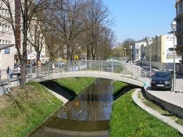 Bardzo istotnym i pilnym problemem w Kielcach jest przedsięwzięcie systemowych działao zmierzających do zmniejszenia spływu powierzchniowego w całej zlewni Silnicy oraz spowodowanego odprowadzaniem