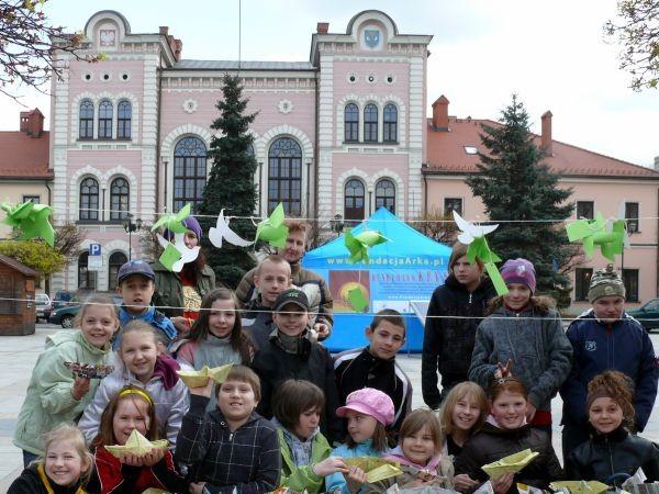 Kilka słów o nas Fundację Ekologiczną ARKA założył Wojciech Owczarz w 2005 roku. Od początku naszym celem jest edukacja ekologiczna.