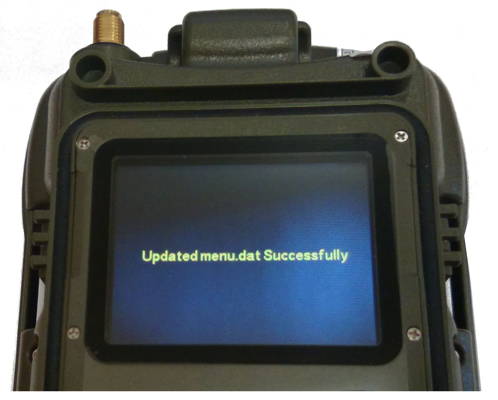 Jeśli karta SD została umieszczona bezpośrednio w komputerze, wyciągnij ją i umieść z powrotem w fotopułapce upewnij się ze kamera jest wyłączona.