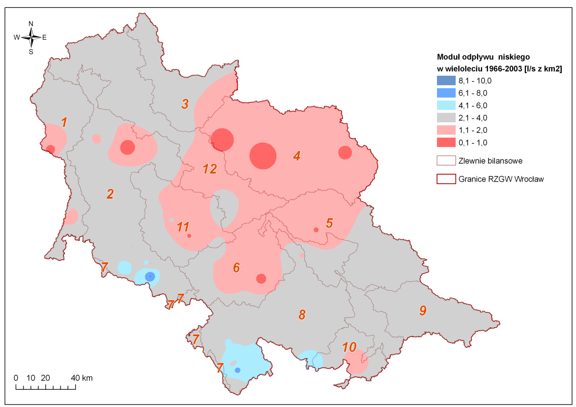 Zakres zmienności wielkości zasobów w warunkach średniego niskiego odpływu jednostkowego (qsn) wyznaczają wartości 0,36