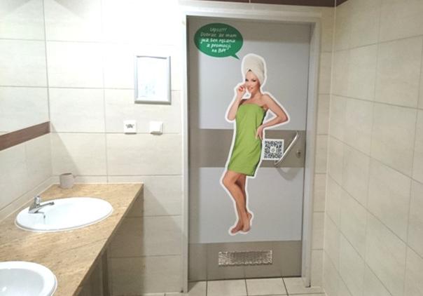 Reklama w toaletach Centrum wg specyfikacji.