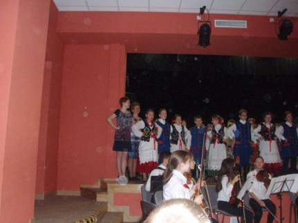 Wizyta w Szkole Muzycznej na występie regionalnych tańców i śpiewów pt.