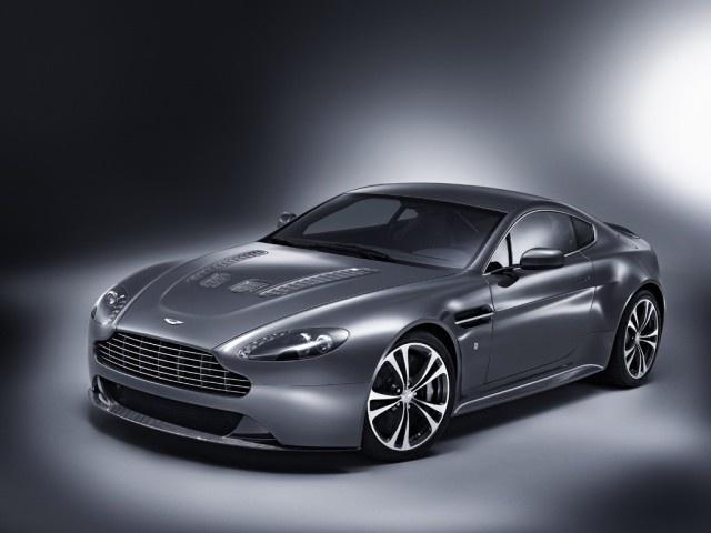 Segment samochodowy Aston Martin brytyjska marka luksusowo-sportowych samochodów. Klasyfikuje się ona do najwyższego segmentu luksusowych supersamochodów.