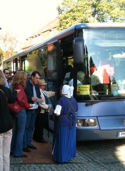Zadania przewodnika wycieczki każdy autobus będzie posiadał przewodnika, który będzie przedstawiał atrakcje turystyczne podczas wycieczki przewodnicy będą bezpośrednio kontaktować