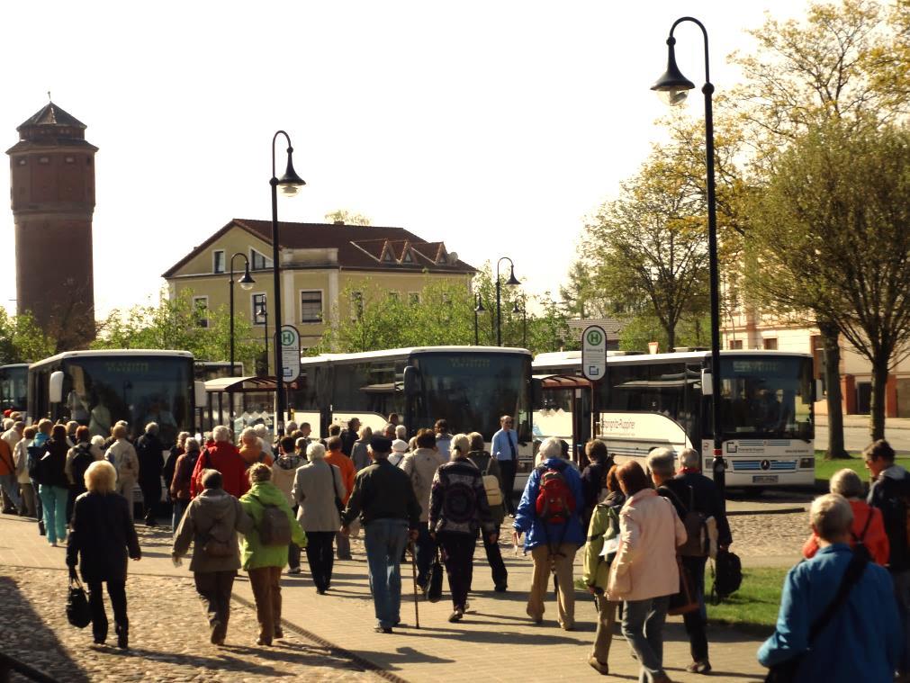 Cele wiele ofert turystycznych i usług transportowych w jednej lokalizacji raz w roku promocja ofert turystycznych dla nowych gości generowanie długoterminowego popytu na transport publiczny i