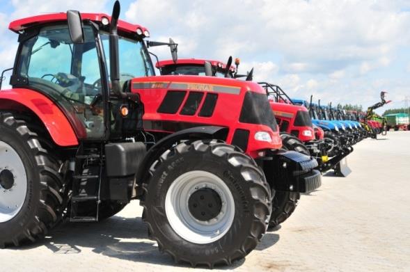 Produkcja ciągników Production of tractors wieloletnie doświadczenie / long experience ciągłe modernizacje i udoskonalenia / constant modernization and improvement ponad 30 modeli o mocy od 35 do 265