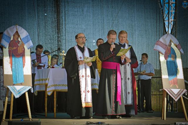 pl Podczas uroczystości, które odbyły się w sobotę podkarpaccy krwiodawcy ofiarowali sanktuarium obraz z wizerunkiem swojego patrona św. Maksymiliana Kolbe.