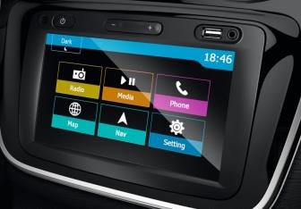 NAV Evolution*: system multimedialny z 7 (18 cm) ekranem dotykowym z kolorowym menu zawierający: nawigację, radioodtwarzacz (bez CD) z pilotem do sterowania przy kierownicy, Bluetooth, wejście