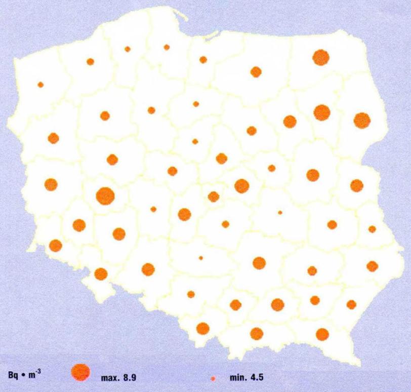 wysoką zawartość radonu w powietrzu. Średnie stężenie Rn-222 w powietrzu w Polsce wynosi ok. 8 Bq/m 3. Rysunek 2. Stężenie radonu w powietrzu na terenie Polski (http://www.imgw.